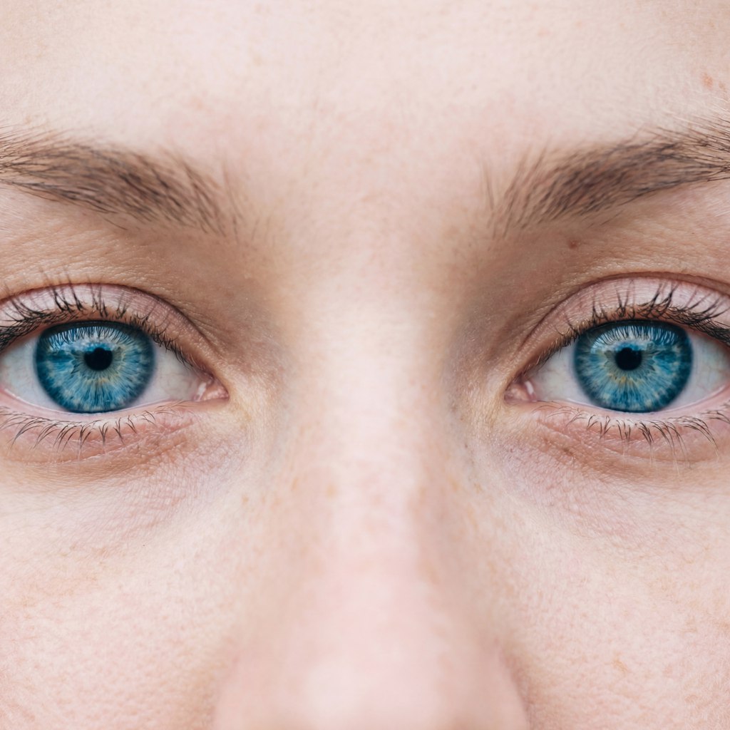 Change eye colour in a photo online for free — Before